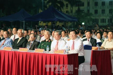 State President Truong Tan Sang (front, first, right) attends the event (Photo: VNA)