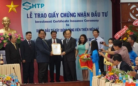 The SHTP management board grants an investment licence for the "Millennium Park" project on April 27. (Photo: motthegioi.vn)
