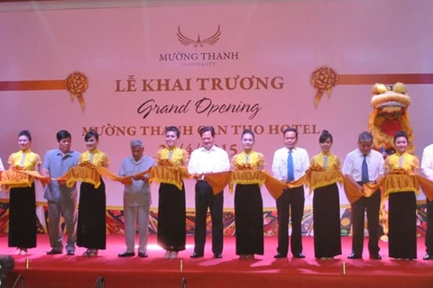 PM Nguyen Tan Dung attended the ceremony to inaugurate Muong Thanh Can Tho Hotel. (Photo: tinnhanhchungkhoan.vn)