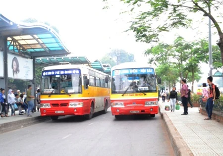 Under new policies, bus enterprises will be prioritised to receive funds from State budgets for infrastructure investment and development, including land funds, facilities to connect between buses and other means of transport, investment in clean-energy b