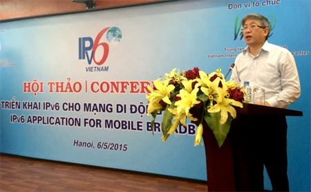 Deputy Minister of Information and Communications Le Nam Thang says that the implementation of IPv6 on mobile devices will boost the use of IPv6 in the country (Photo: vietnamnet.vn)