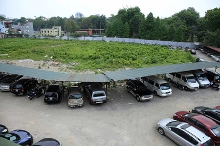 Part of the Thong Nhat Park in Hanoi's Le Duan Street, where an underground car park will be built under the city authority's approval (Photo: vietnamnet.vn)
