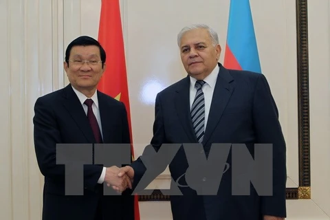 At the meeting with Speaker of the National Assembly of Azerbaijan Ogtay Asadov (Source: VNA)
