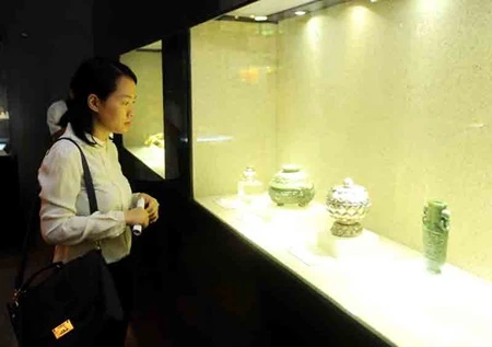 The exhibition, Lotus and Antiquities, is a collection of 100 objects dating back to the 7th century of the Nguyen dynasty (1802-1945) (Photo: VNA)