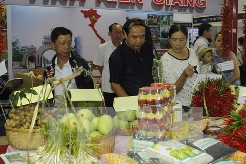 Vietnamese fruits at an exhibition (Photo: VNA)