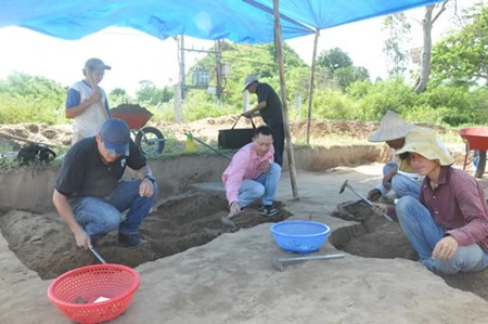 The archaeological team will continue to search the garden, and announce their final results early next month (Photo: cand)