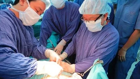 More than 8,000 patients suffer from chronic kidney failure, 6,000 are blind due to corneal problems, and 1,500 are struggling with liver failure. Hundreds of others are waiting for other organ transplants. (Photo: vietq)