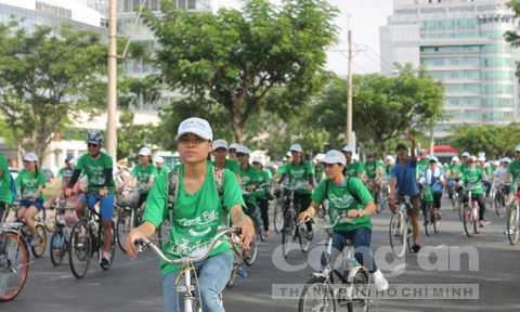 Participants ride 10km to mark the annual World Environment Day (June 5). (Photo: cand.com.vn)