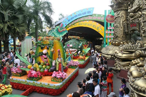 A fruit parade in Southern Fruit Festival. (Photo: VNA)