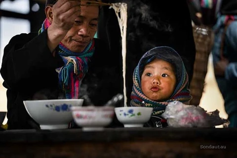 A photo by Pham Hoang Minh is on display at the exhibition. (Photo: VNA)