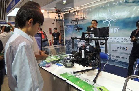 Visitors at a booth of Telefilm 2015 (Photo: vov.vn)