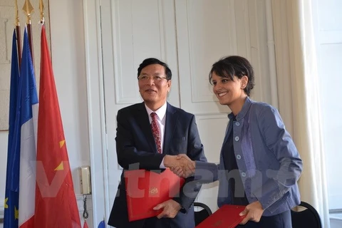 Vietnamese Minister of Education and Training Pham Vu Luan and French Minister of Education, Higher Education and Research Najat Vallaud-Belkacem (Source: VNA)