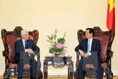 Prime Minister Nguyen Tan Dung welcomes Algerian Minister of Justice Tayeb Louh (Source: VNA)