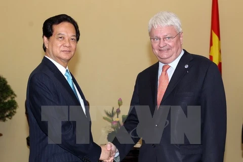Prime Minister Nguyen Tan Dung (L) receives UN Under-Secretary-General Herve Ladsous (Source: VNA)