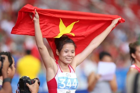 Nguyen Thi Huyen came in first place in the women’s 400-metre event after crossing the finish line with a personal best of 52 seconds (Photo: VNA)