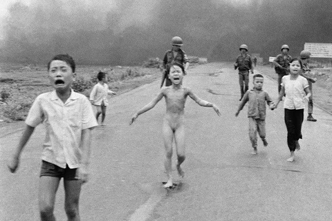 The photo of a nine-year-old girl burned by napalm bomb in 1972 by Vietnamese American photographer Nick Ut (Source: AP)
