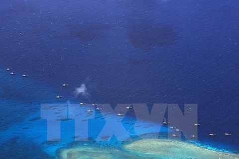 Chinese fishing ship as seen at the Fiery Cross Reef in Vietnam's Truong Sa (Spratly) archipelago on July 17, 2012 (Photo: AFP/VNA)