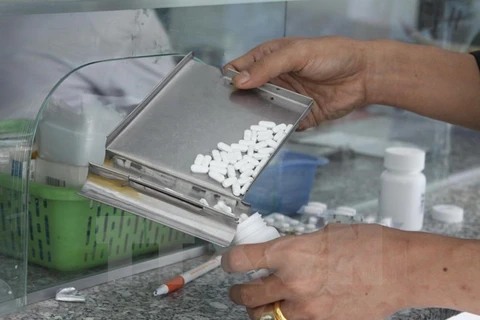 Antiretroviral (ARV) drugs are prepared to be given to HIV patients (Photo: VNA)