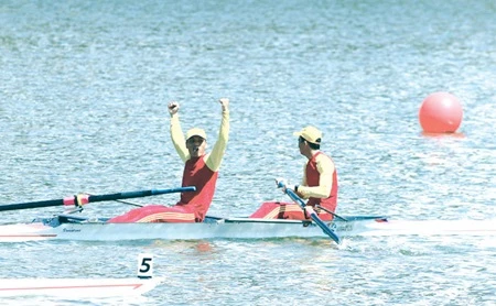 Dam Van Hieu and Nguyen Dinh Huy celebrate their victory in the men's pairs 500m rowing event.