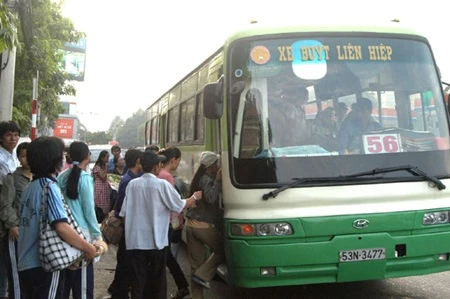 Passengers board a bus in HCM City (Photo: VNA)