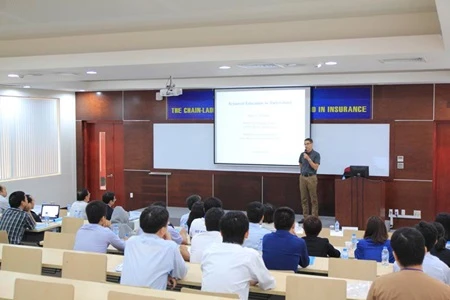 The workshop, held by the association in co-operation with the International University-HCM City and Vietnam Insurance Association, provided information about a relatively new statistical method called chain ladder (Photo Coutersy of International Univers