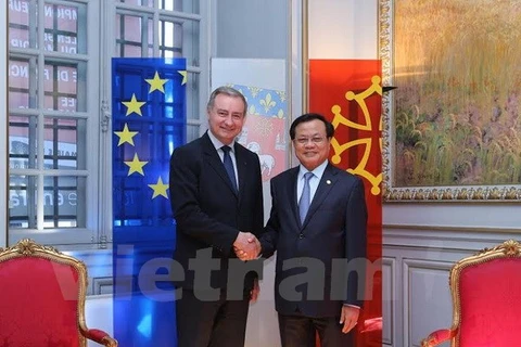 Secretary of the Hanoi Party Committee Pham Quang Nghi (R) and Mayor and Chairman of the Toulouse metropolitan area Jean-Luc Moudenc (Source: VNA)