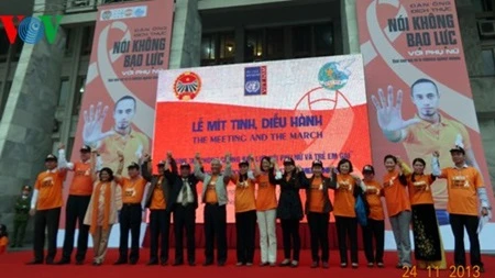 A meeting to celebrate the International Day for the Elimination of Violence against Women in Ha Noi. (Photo: vov.vn)