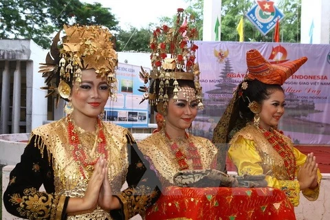 Indonesian artists at the Indonesian Cultural Day (Photo:VNA)