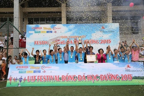 Team U13 Ngoc Lam won the 2015 U13 school football festival (Photo: Organising Board)