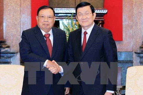 State President Truong Tan Sang welcomes Lao Vice President Bounnhang Volachit (Source: VNA)