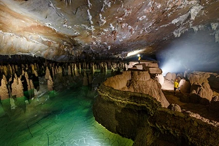 Beautiful stalagmites at Va Cave (Photo: vnexpress.net)