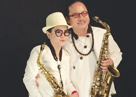 Saxophonist Tran Manh Tuan and his daughter An Tran, also a saxophonist, will perform at the ASEAN One music festival in Chiang Mai, Thailand on Saturday (Photo courtesy of Tran Manh Tuan)