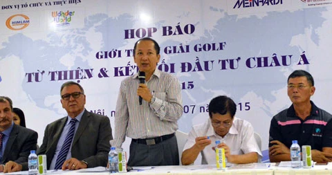 The organiser announced the first Asian Charity and Investment Connection Golf Tournament in Hanoi in a press conference. (Photo: baomoi)