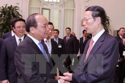 Vice Premier Zhang Gaoli (right) and Deputy Prime Minister Nguyen Xuan Phuc (Source: VNA)