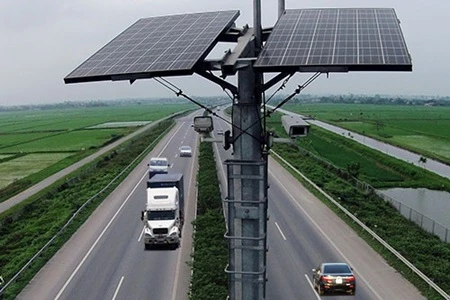 Cameras and speed monitoring devices will be installed along the Phap Van-Cau Gie-Ninh Binh and Noi Bai-Lao Cai expressways this year (Photo: baotintuc.vn)