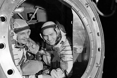 Cosmonaut Pham Tuan (R) and his ex-colleague Victor Vasilevich Gorbatko. Photo: VNA