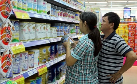 Consumers choose milk products at Saigon Co.op in HCM City. Milk powder sales in small towns are equally importance as in major cities. Photo:VNA