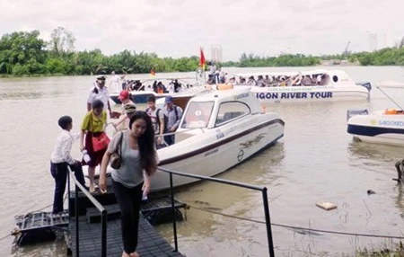 The HCM City tourism industry is increasingly offering new products and services like like inland waterway tours in coming time. (Photo: hochiminhcity.vn)