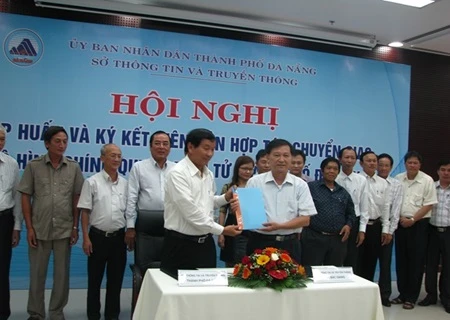 The Da Nang central province has expanded participation in the city's E-government system to 16 cities and provinces, following an agreement signed last week. (Photo: laodong.com.vn)