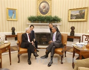  Líder partidista vietnamita conversa con presidente Barack Obama