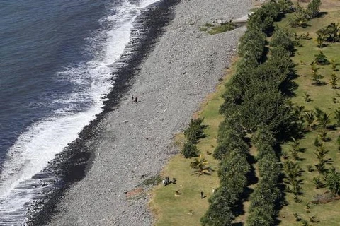 La playa done enuentra el segundo fragmento sospechoso de MH370 (Fuente: Independent )