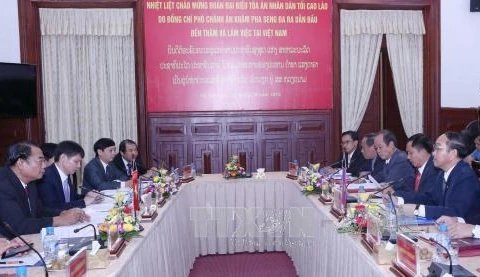 Cortes Supremas de Vietnam y Laos fortalecen lazos