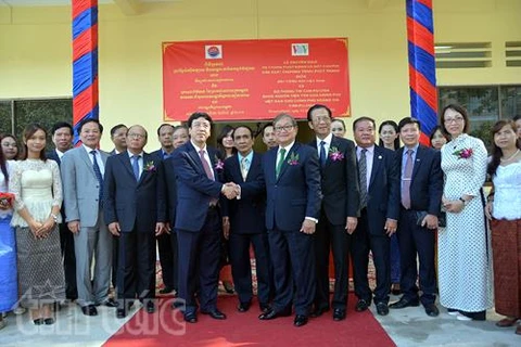 Cambodia inaugura radioemisora con asistencia vietnamita