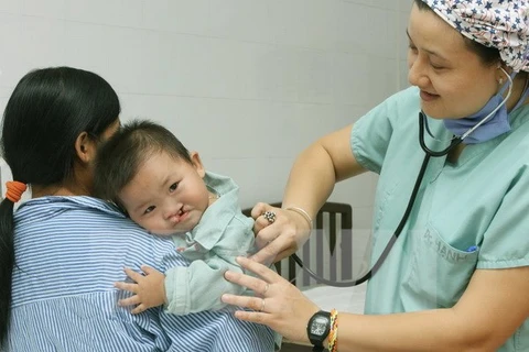 Operación quirúrgica gratuita para niños con defectos faciales