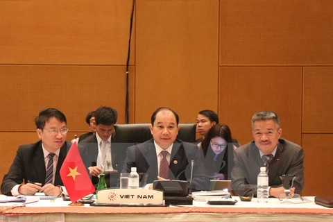 Activa participación de Vietnam en conferencias de ASEAN