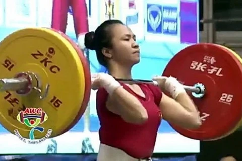 Halterista vietnamita gana medallas de oro en torneo regional