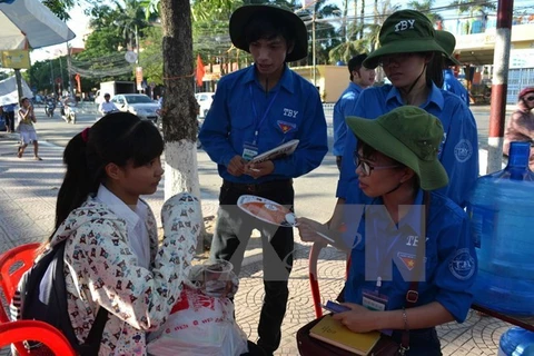 Jóvenes vietnamitas y laosianos estrechan enlaces