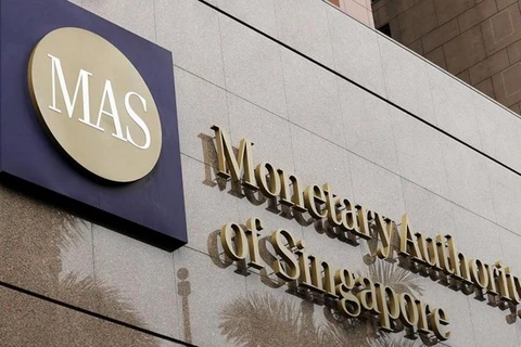 Singapur afloja política monetaria para crecimiento económico