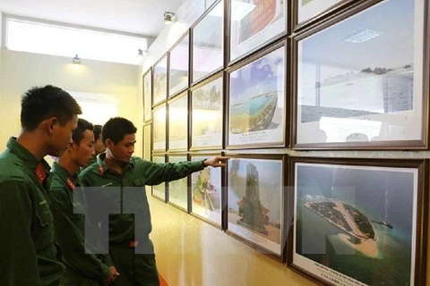 Exponen objetos sobre Hoang Sa y Truong Sa en Dien Bien