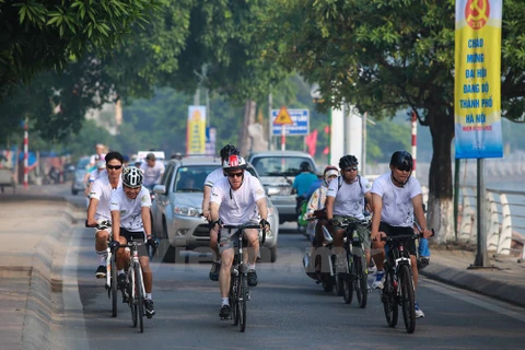 En Hanoi ciclismo contra comercio de cuerno de rinoceronte 